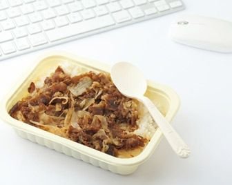 Обед на рабочем месте приводит к увеличению веса