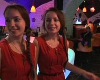 Ресторан, где работают только близнецы