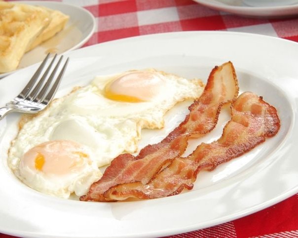 Плотный завтрак поможет похудеть