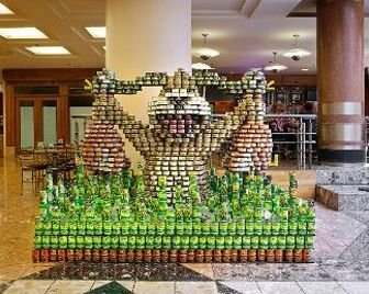 Скульптуры из консервов