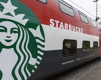 Первая в мире кофейня Starbucks в поезде